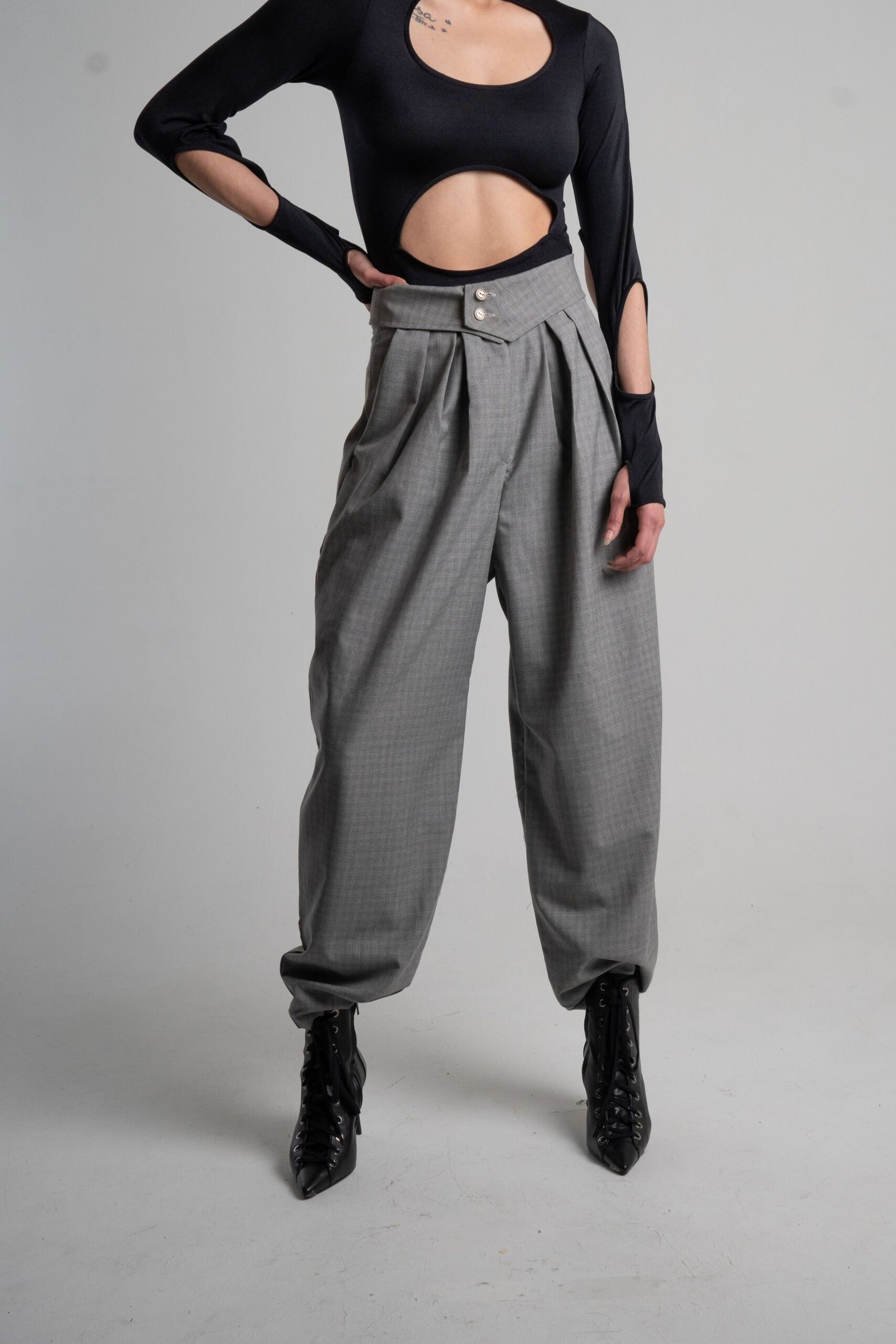Pantalón oriental gris